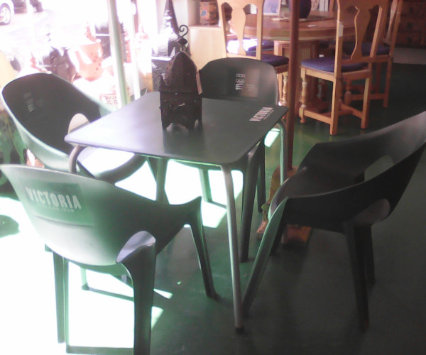 Conjunto mesa y 4 sillas-1