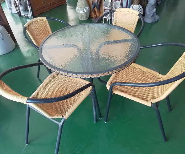 Conjunto mesa y 4 sillas-1