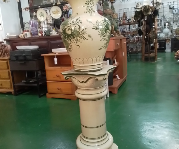 Pedestal y jarron-1