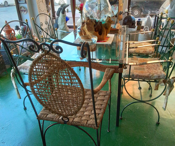 Conjunto mesa y sillas-1