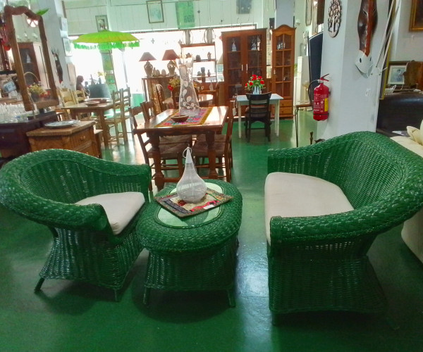 Conjunto mesa y sillones-1