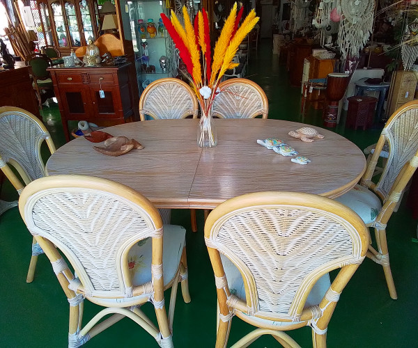 Conjunto mesa y sillas-1