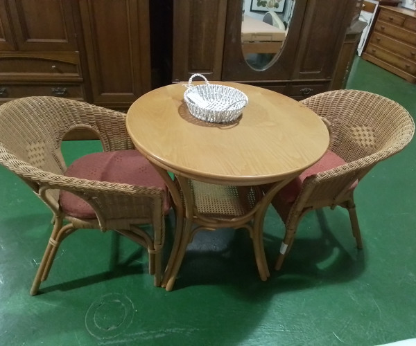 Conjunto mesa  2 sillas-1